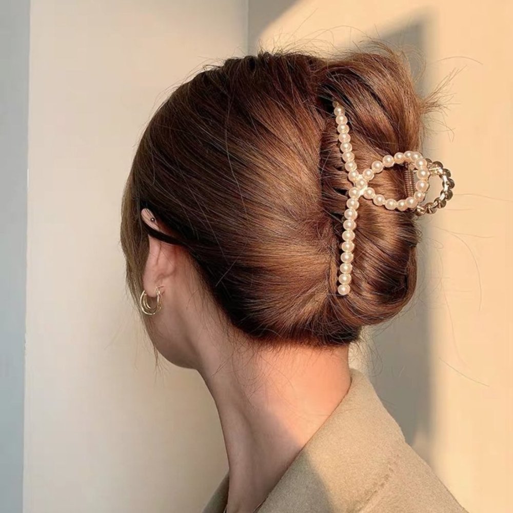 pearl hair claw clip